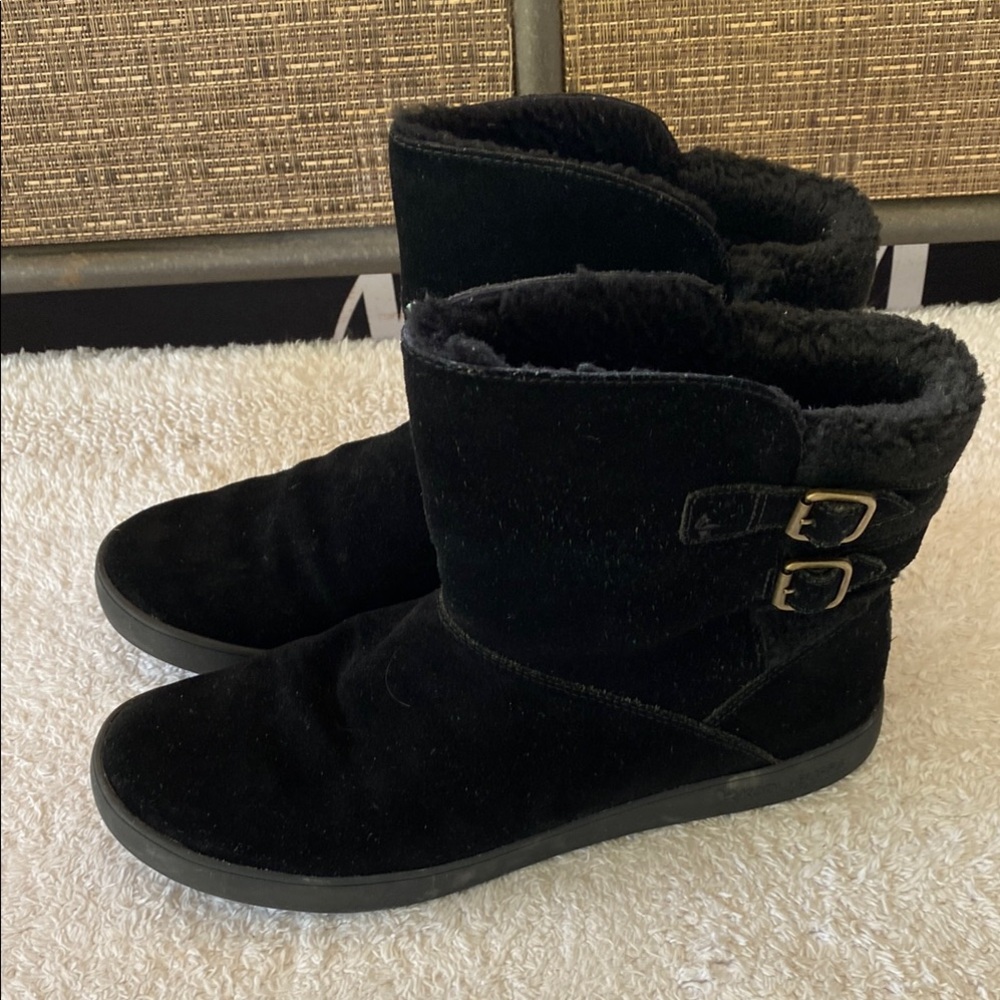 Koolaburra Black Winter Boots with Buckle Straps